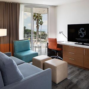 Grand King Room
